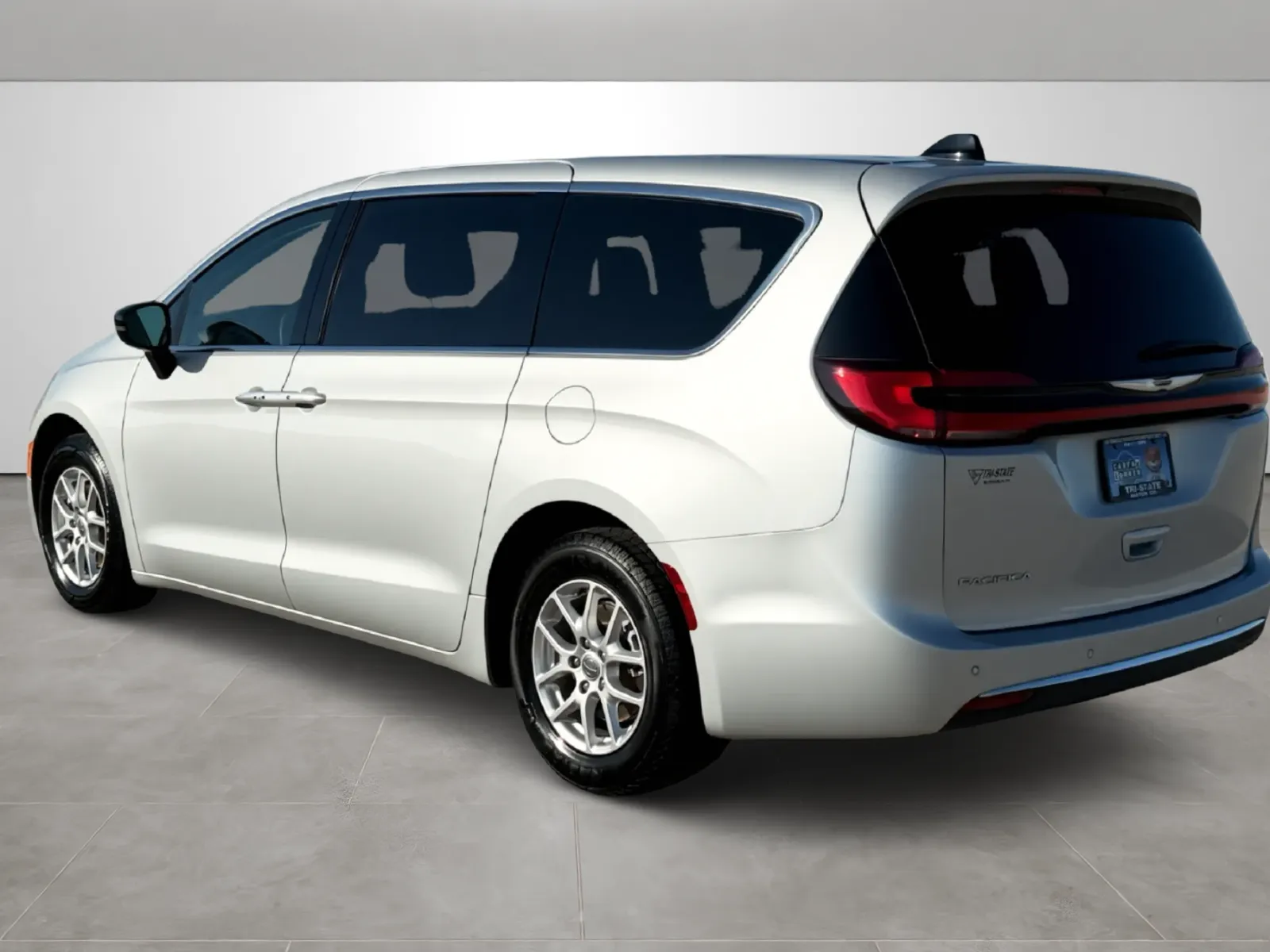 More photos of 2024 Chrysler Pacifica Touring L at Tri-State Motor Company, AR