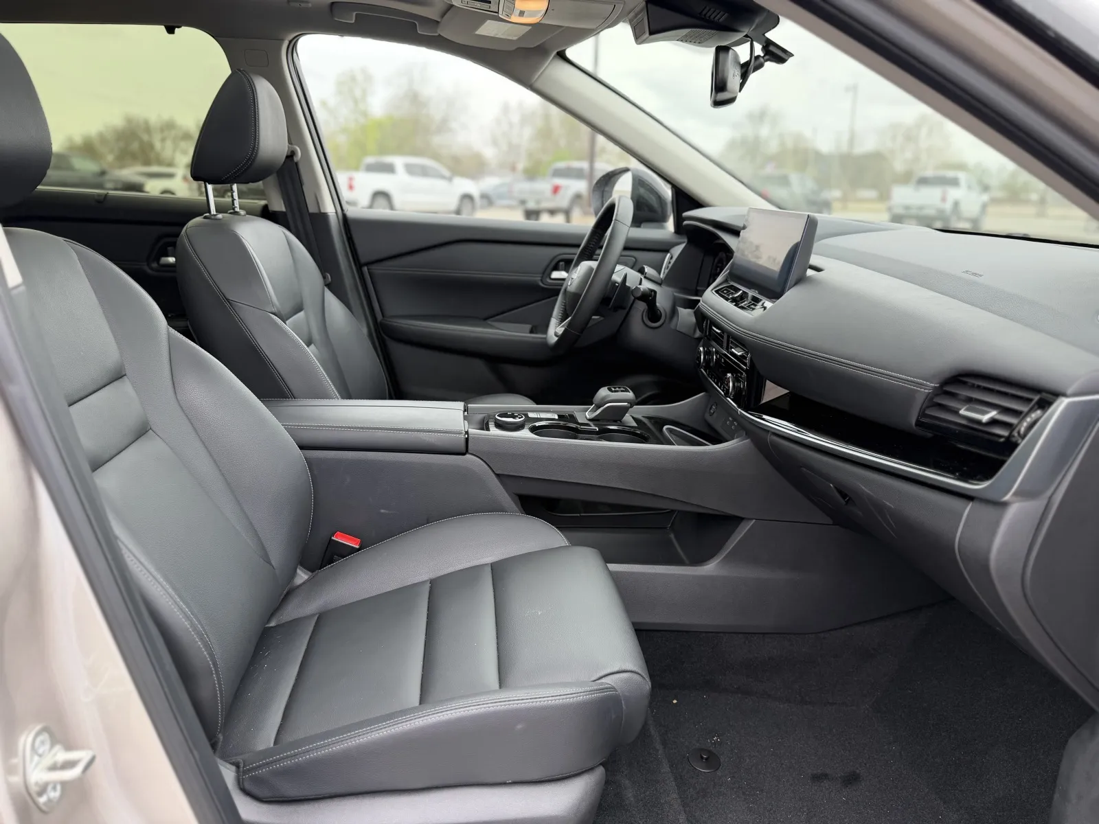 2025 Nissan Rogue SL - Photo 29