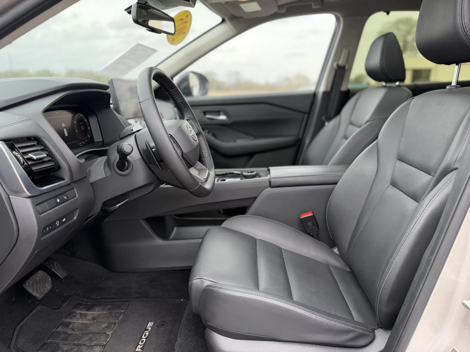 2025 Nissan Rogue SL - Photo 9