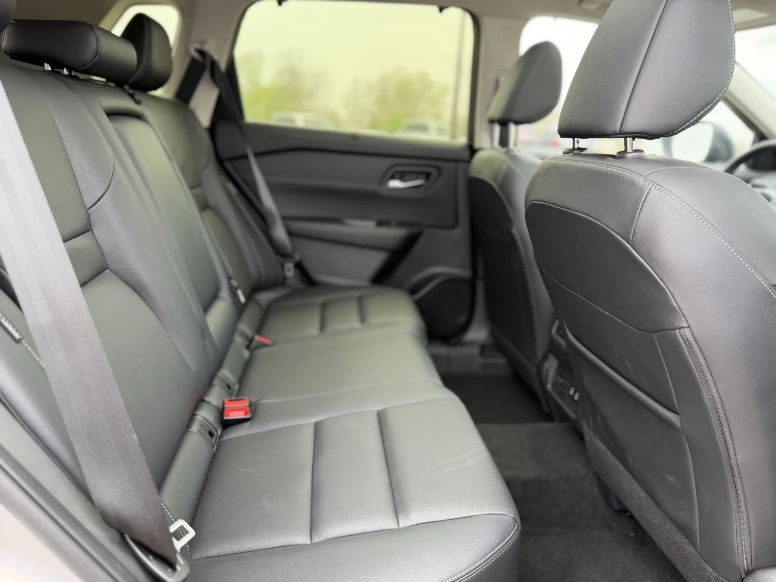 2025 Nissan Rogue SL - Photo 28