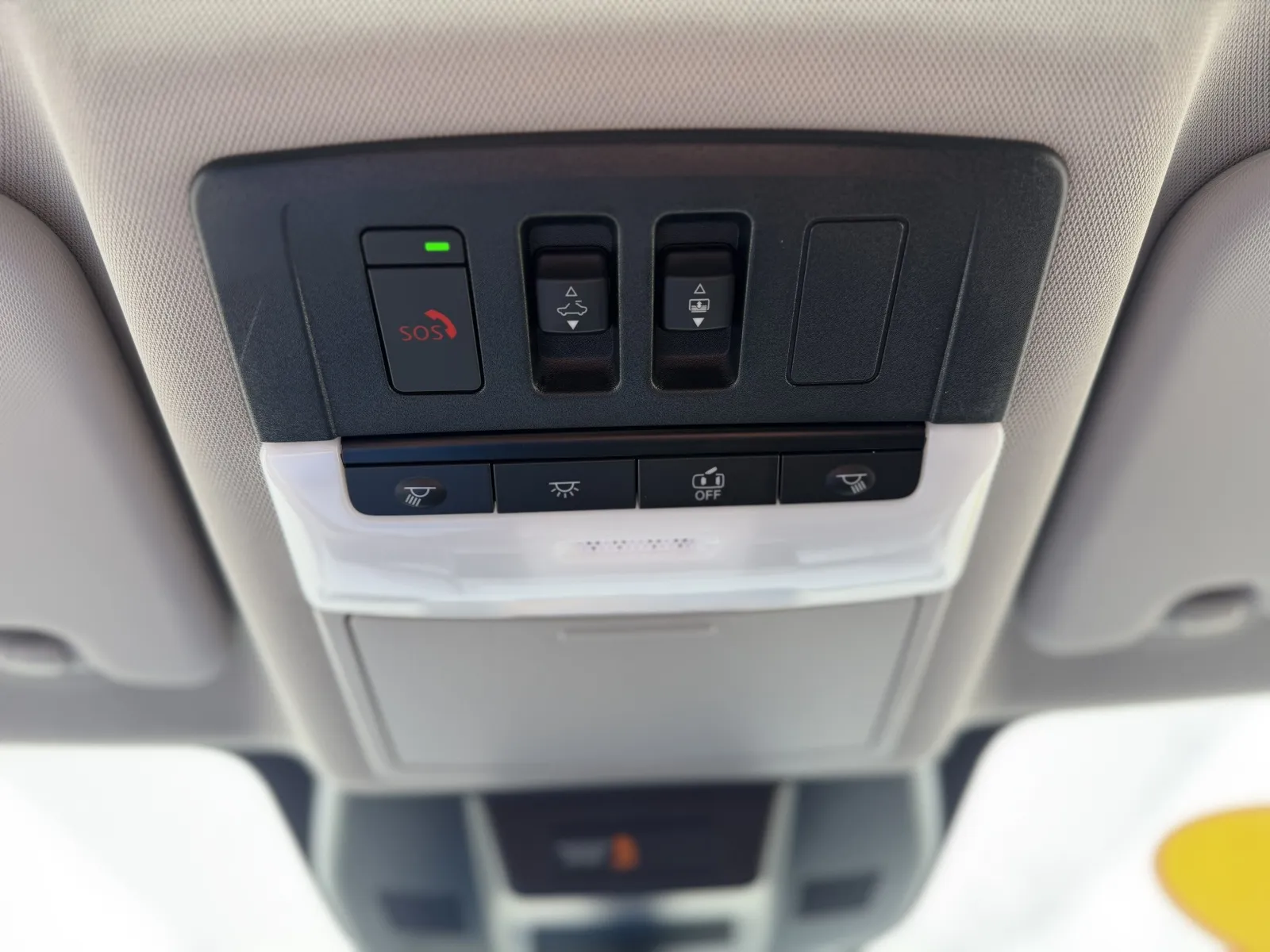 2025 Nissan Rogue SL - Photo 15