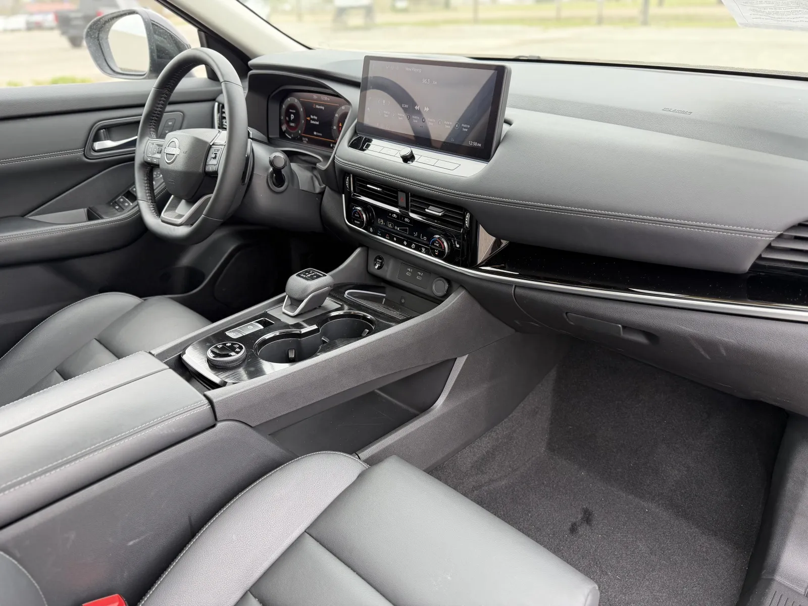 2025 Nissan Rogue SL - Photo 30