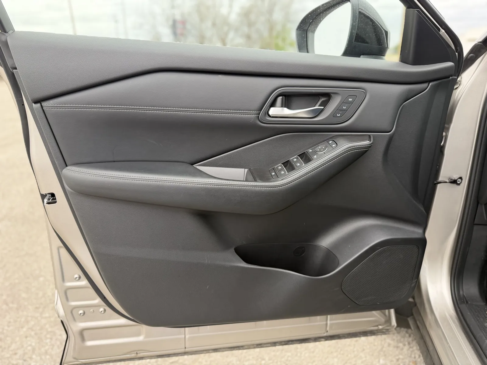2025 Nissan Rogue SL - Photo 11