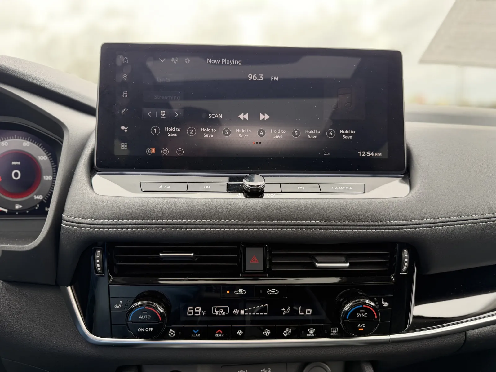 2025 Nissan Rogue SL - Photo 17