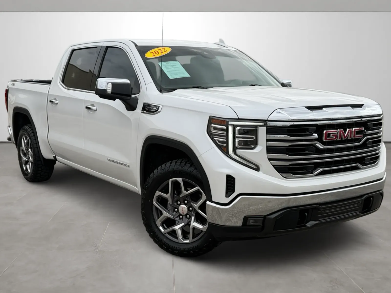 2022 GMC Sierra 4WD Crew Cab Short Box SLT's photo