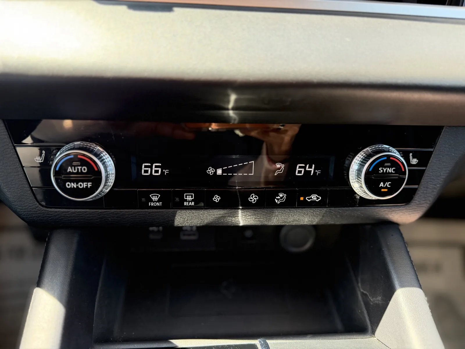 2024 Mitsubishi Outlander SE - Photo 18