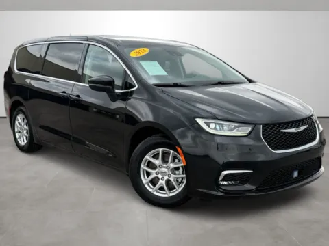 Black 2023 Chrysler Pacifica Touring L for sale in Blytheville, AR
