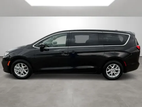 More photos of 2023 Chrysler Pacifica Touring L at Tri-State Motor Company, AR