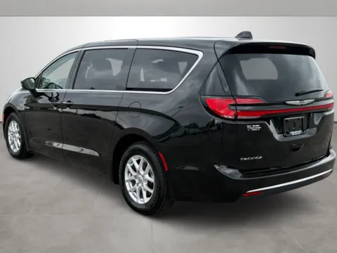 More photos of 2023 Chrysler Pacifica Touring L at Tri-State Motor Company, AR