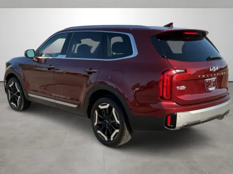 More photos of 2023 Kia Telluride S at Tri-State Motor Company, AR