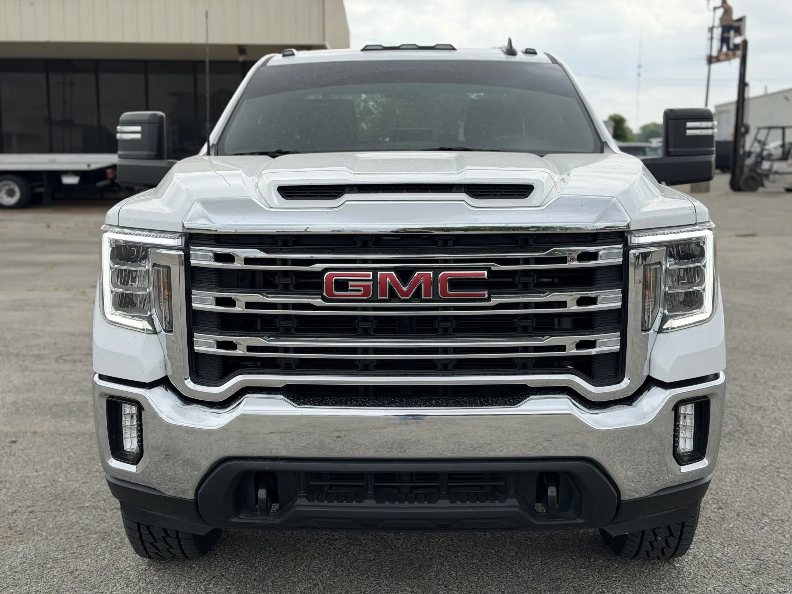 2022 GMC Sierra 4WD Crew Cab Standard Box SLE's photo