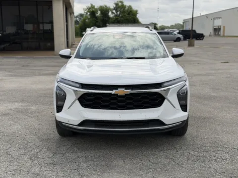 White 2025 Chevrolet Trax LT for sale in Blytheville, AR