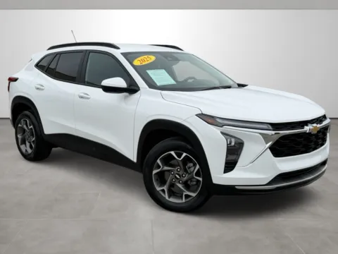 White 2025 Chevrolet Trax LT for sale in Blytheville, AR