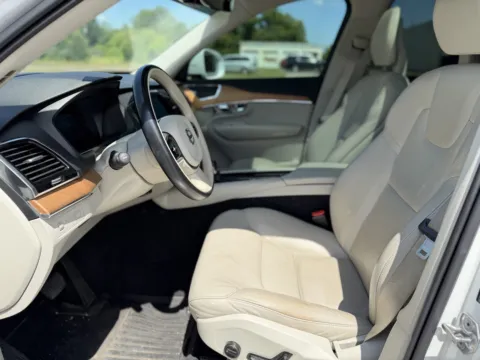 More photos of 2021 Volvo XC90 T6 Momentum 7-Passenger at Tri-State Motor Company, AR