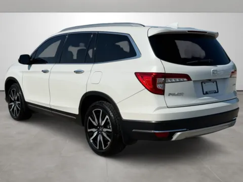 More photos of 2020 Honda Pilot Touring w/Rear Captain's Chairs at Tri-State Motor Company, AR