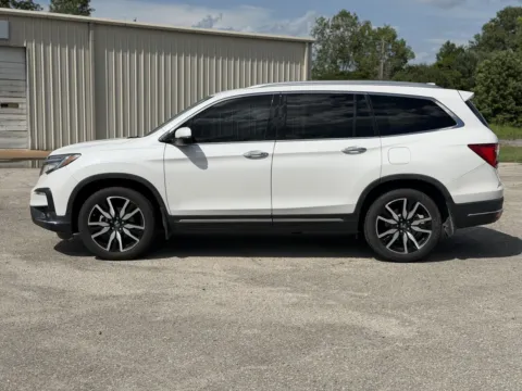 Photos of 2020 Honda Pilot Touring w/Rear Captain's Chairs for sale in Blytheville, AR at Tri-State Motor Company