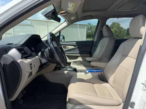 More photos of 2020 Honda Pilot Touring w/Rear Captain's Chairs at Tri-State Motor Company, AR