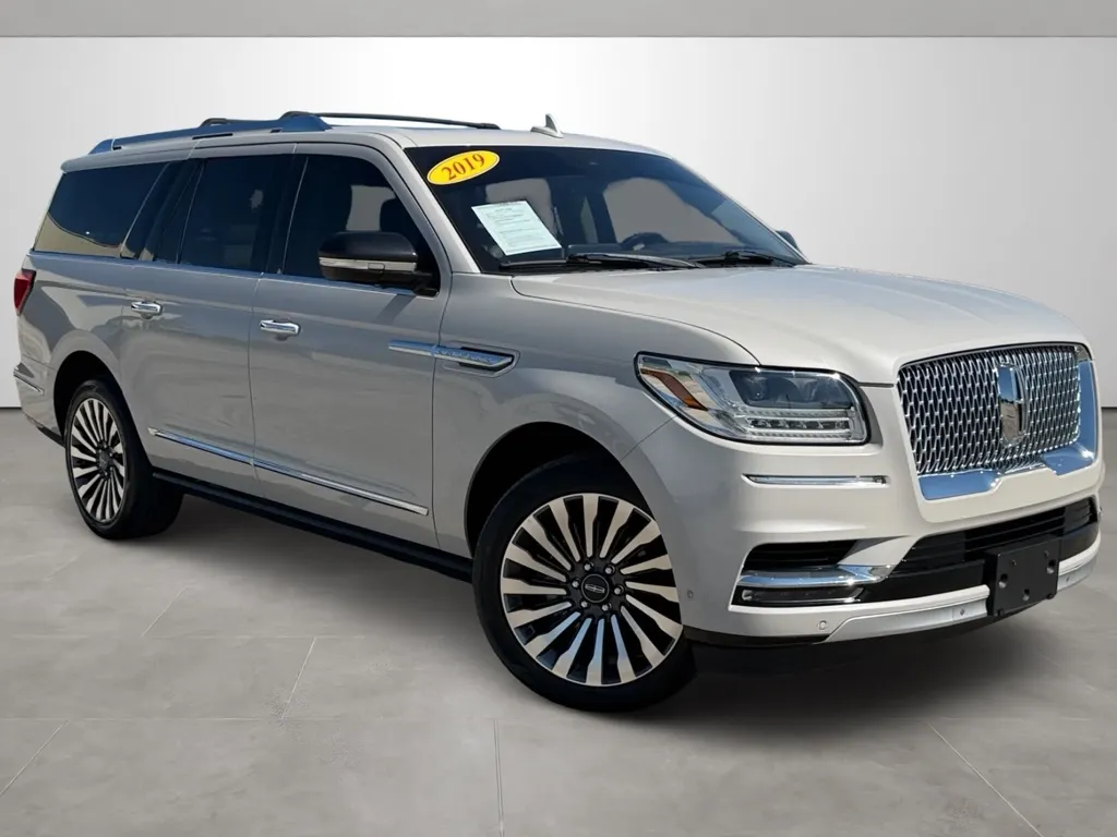 White 2019 Lincoln Navigator L Reserve for sale in Blytheville, AR