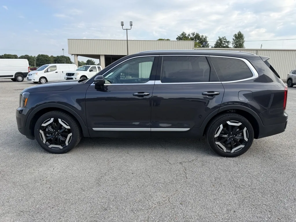 Black 2025 Kia Telluride S for sale in Blytheville, AR