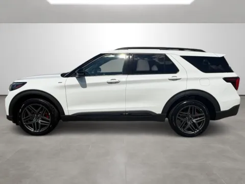 More photos of 2025 Ford Explorer ST-Line at Tri-State Motor Company, AR