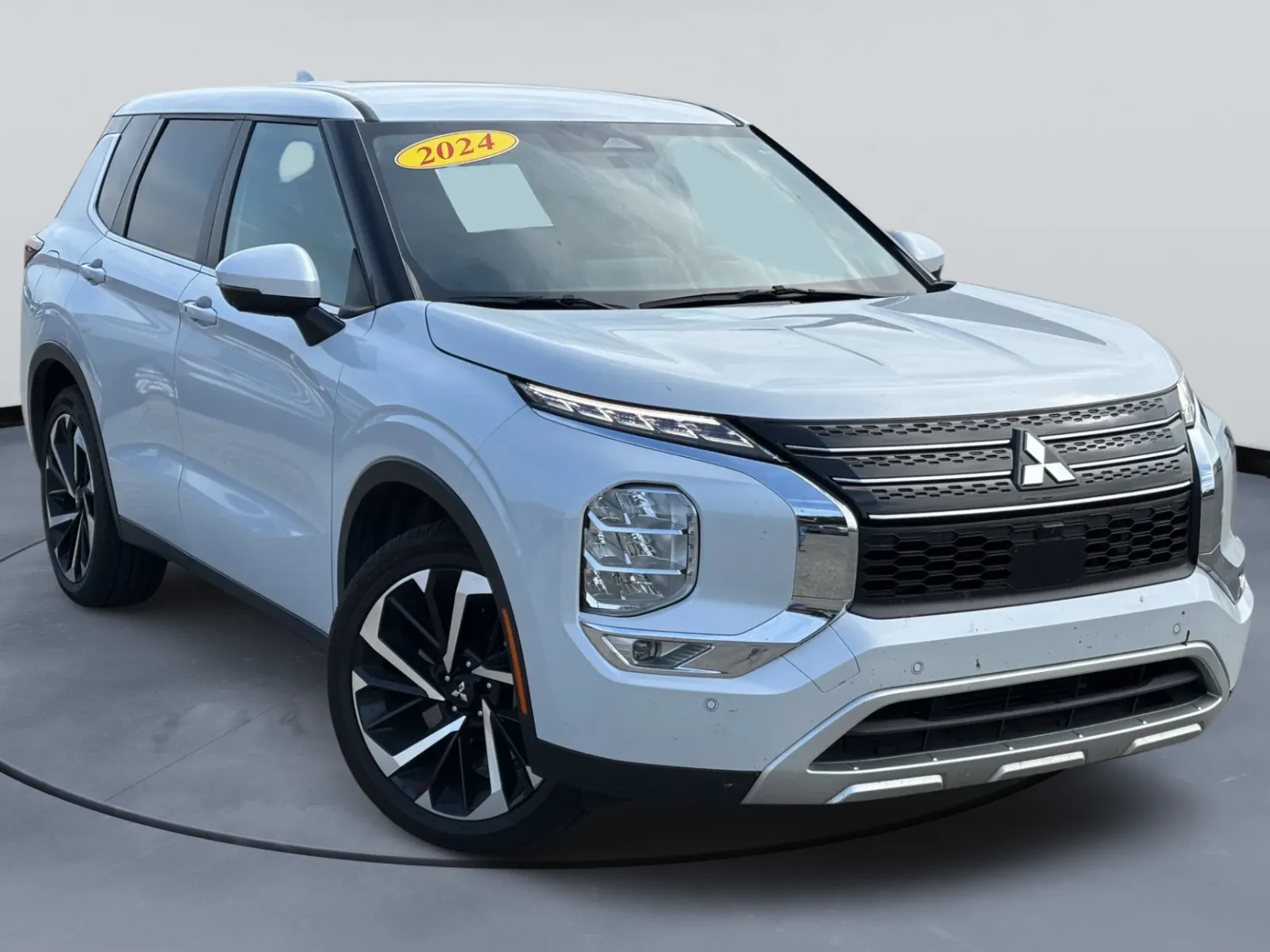 White 2024 Mitsubishi Outlander SE for sale in Blytheville, AR