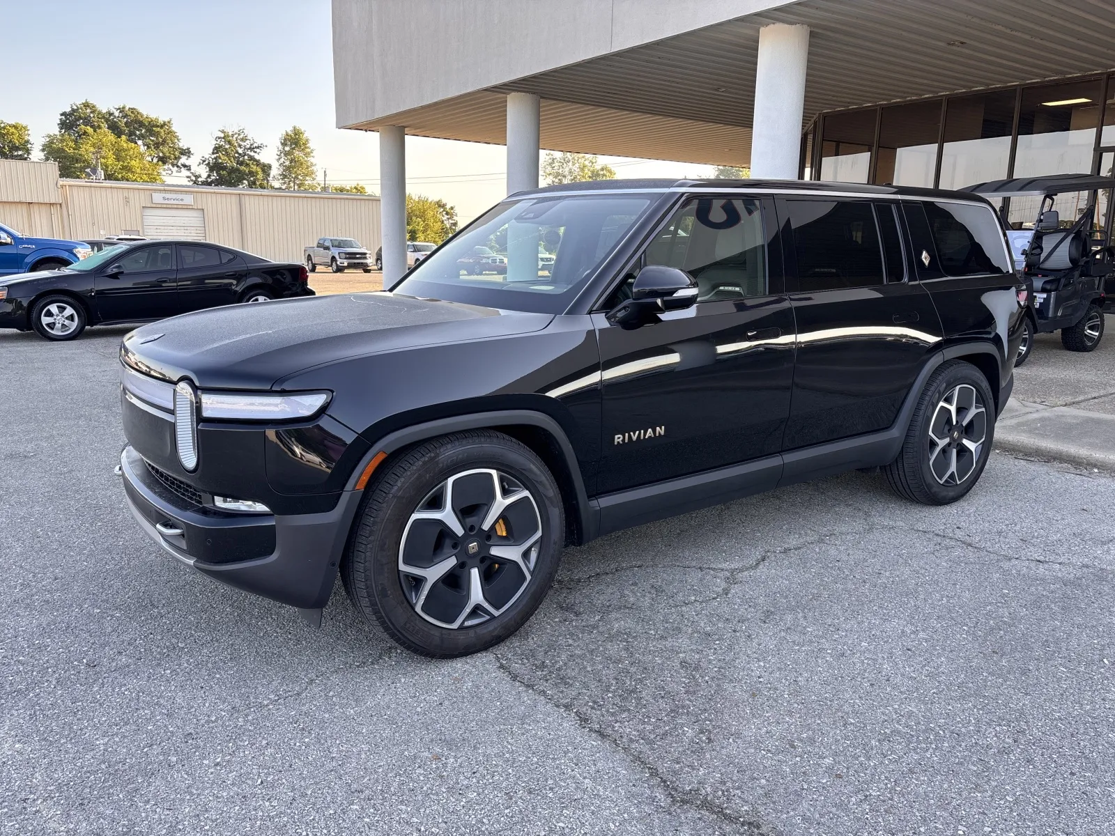 Black 2023 Rivian R1S Adventure for sale in Blytheville, AR