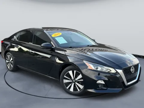 Black 2019 Nissan Altima 2.5 SL for sale in Blytheville, AR