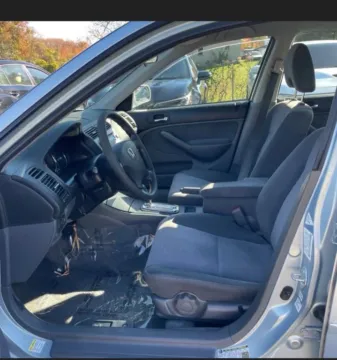 More photos of 2005 Honda Civic Hybrid Sedan 4D at Bumble Auto - Elkridge, MD