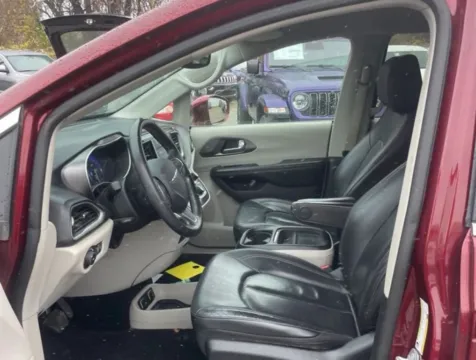 More photos of 2020 Chrysler Pacifica Touring L Minivan 4D at Bumble Auto - Elkridge, MD