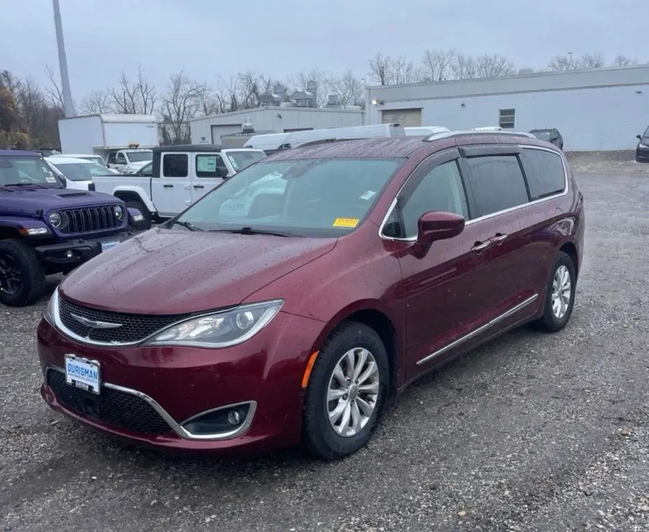 2020 Chrysler Pacifica Touring L Minivan 4D