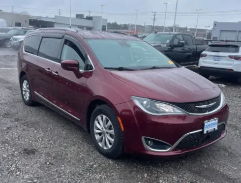 More photos of 2020 Chrysler Pacifica Touring L Minivan 4D at Bumble Auto - Elkridge, MD