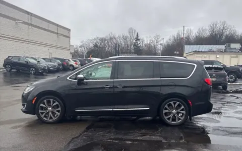 Photos of 2017 Chrysler Pacifica Limited Minivan 4D for sale in Elkridge, MD at Bumble Auto - Elkridge