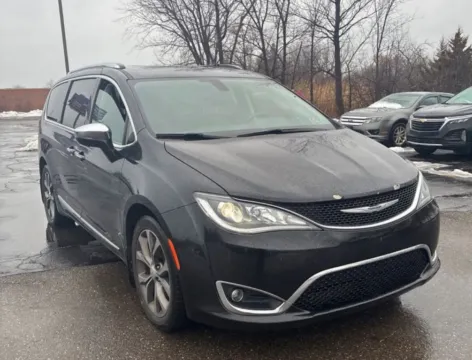 More photos of 2017 Chrysler Pacifica Limited Minivan 4D at Bumble Auto - Elkridge, MD