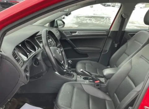 More photos of 2018 Volkswagen Golf Alltrack TSI SE Wagon 4D at Bumble Auto - Elkridge, MD