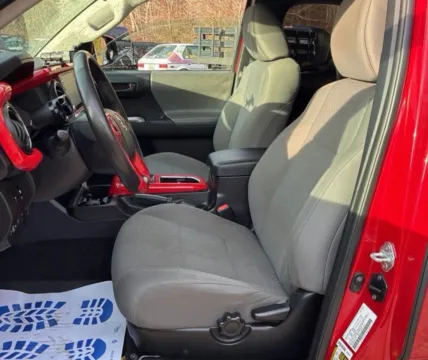 More photos of 2022 Toyota Tacoma Access Cab SR5 Pickup 4D 6 ft at Bumble Auto - Elkridge, MD