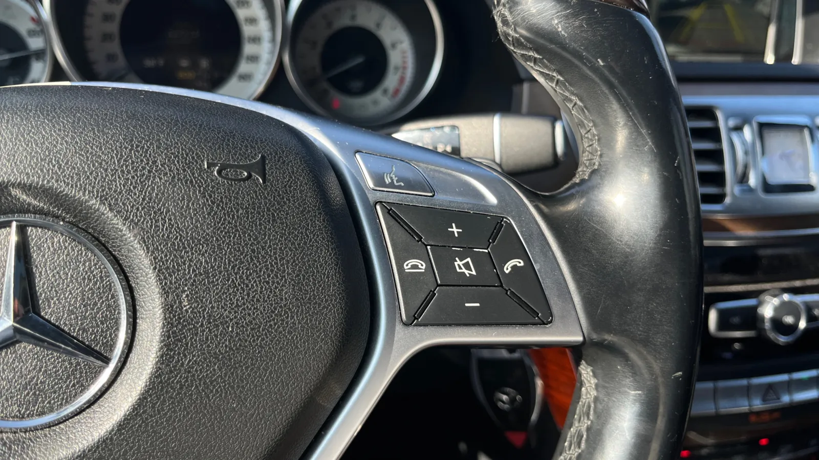 Mercedes-Benz E-Class photo 26