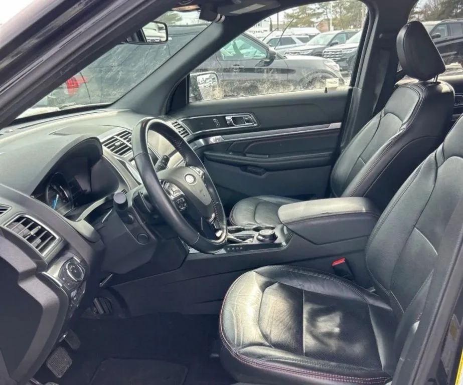 Ford Explorer photo 4