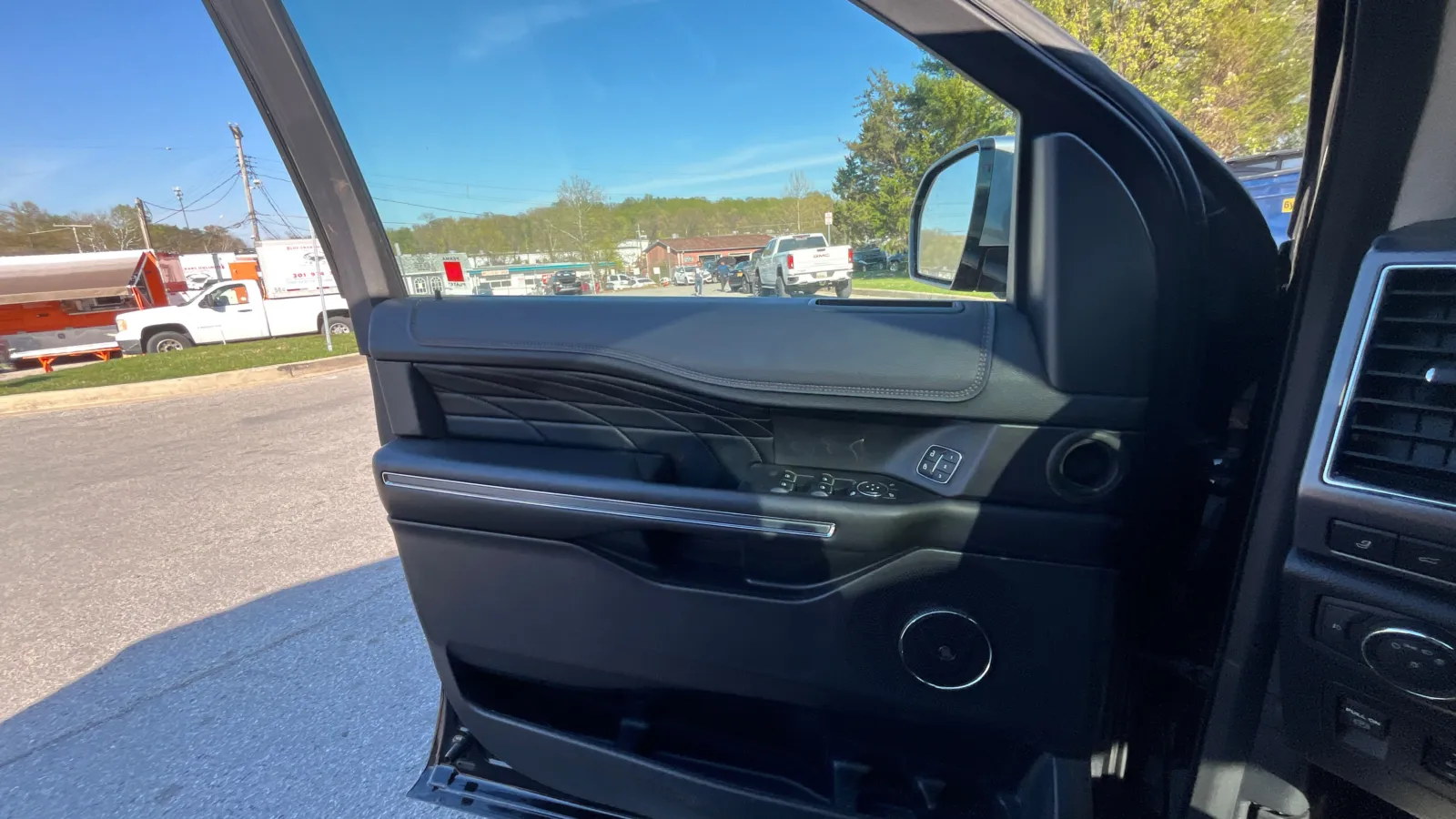 Ford Expedition photo 19