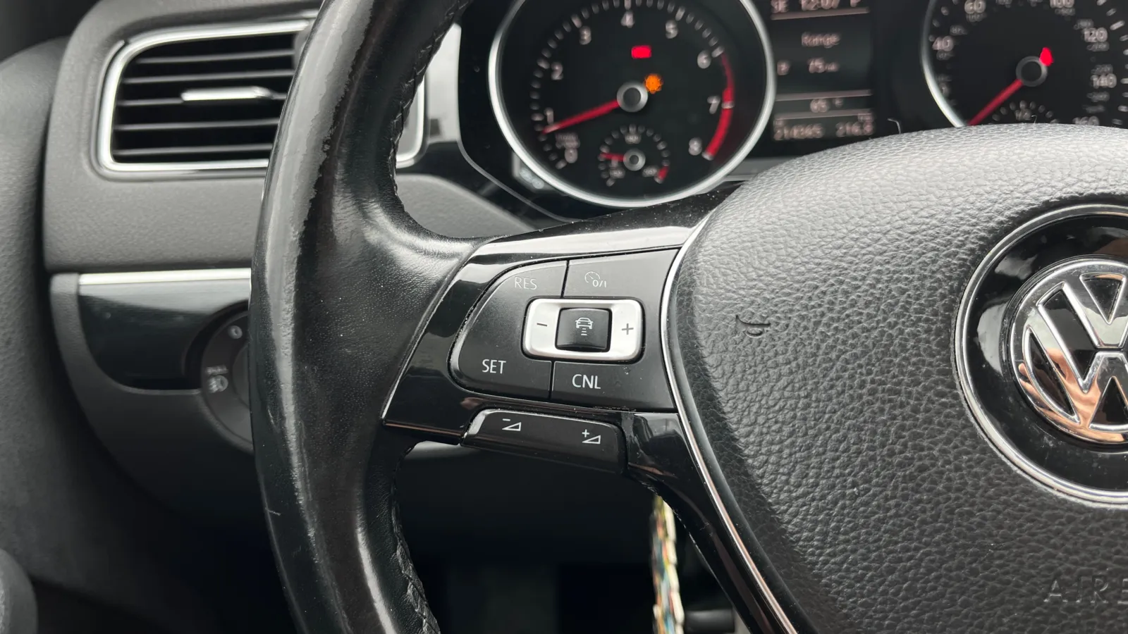 Volkswagen Jetta photo 25