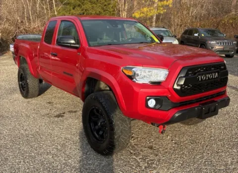 More photos of 2022 Toyota Tacoma Access Cab SR5 Pickup 4D 6 ft at Bumble Auto - Elkridge, MD