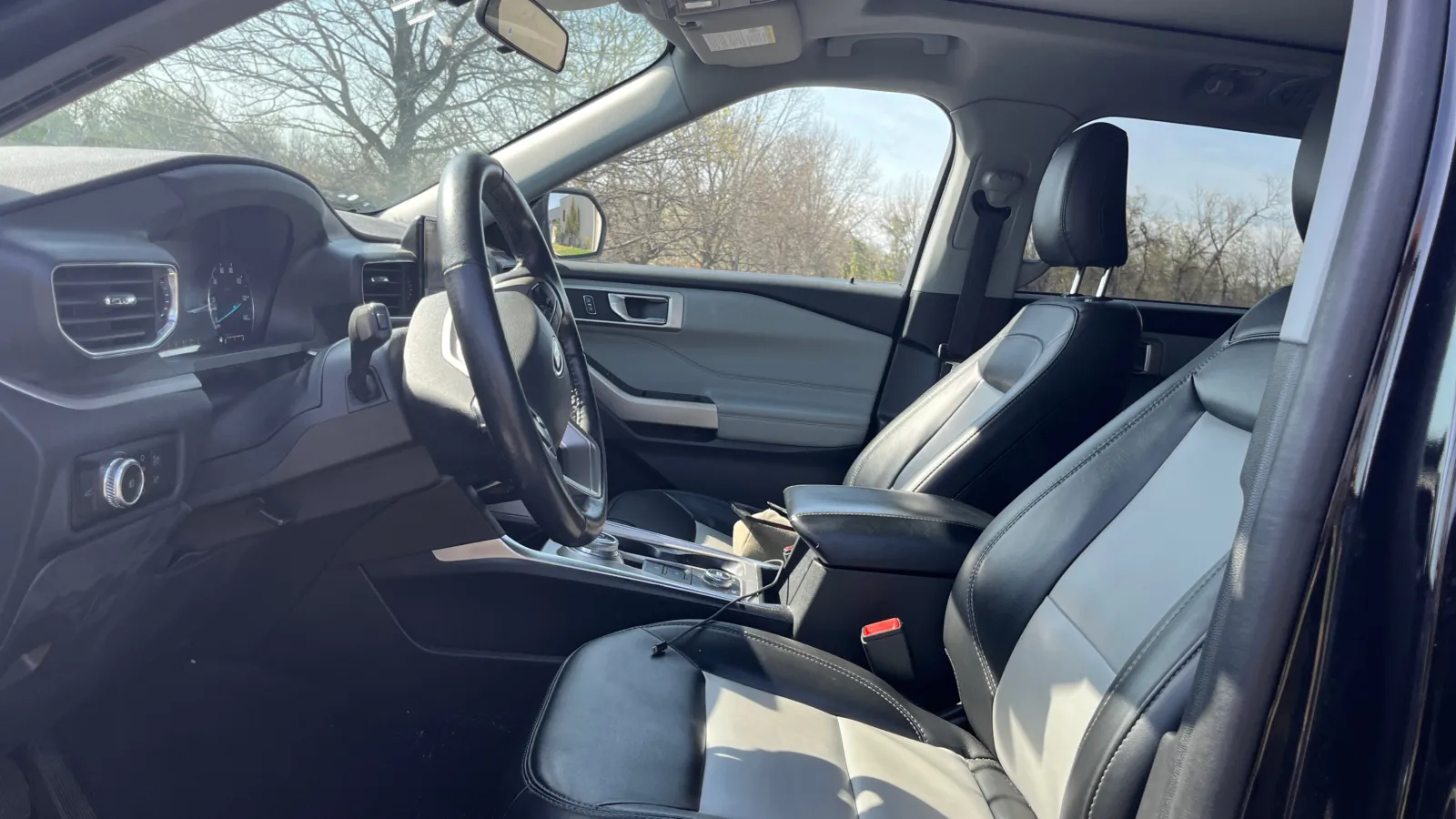 Ford Explorer photo 9