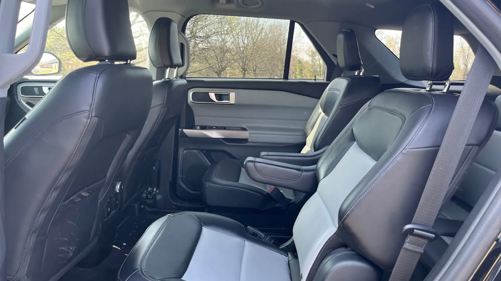 Ford Explorer photo 10