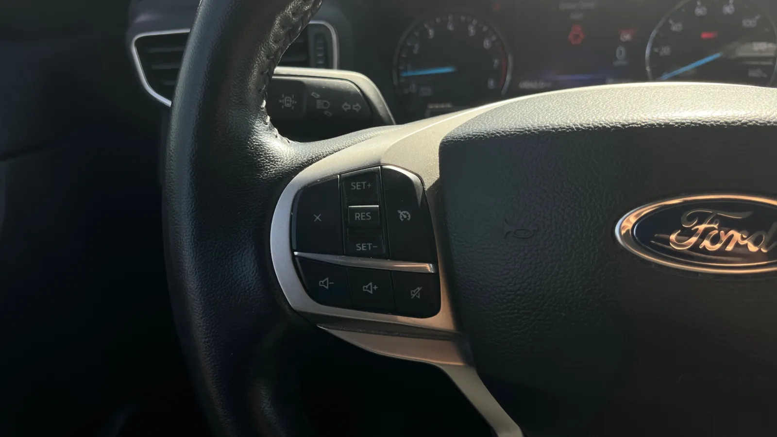 Ford Explorer photo 25