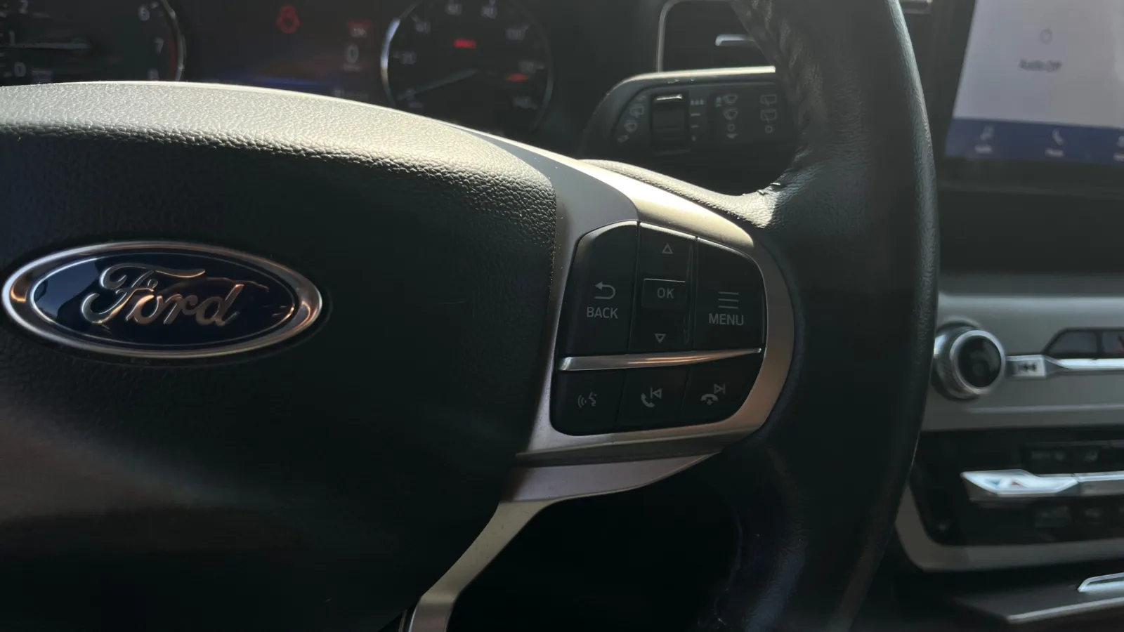 Ford Explorer photo 26