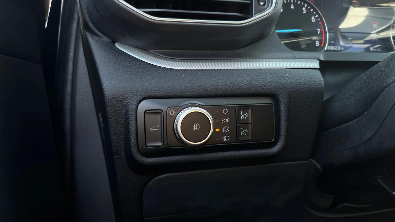 Ford Explorer photo 18