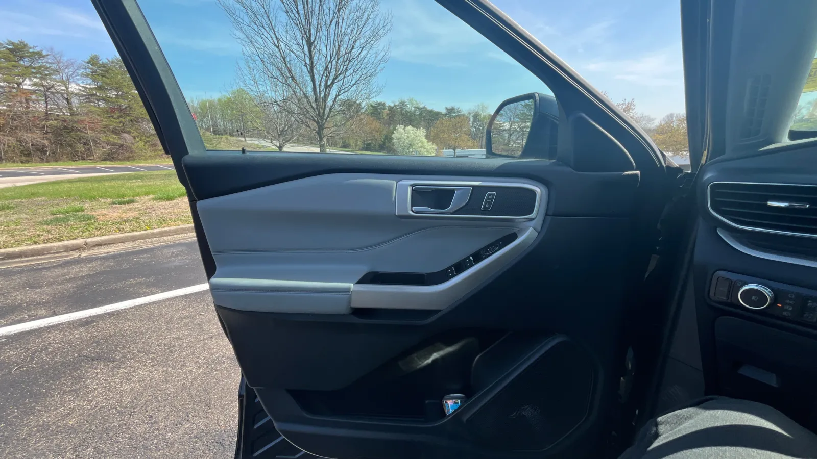 Ford Explorer photo 19