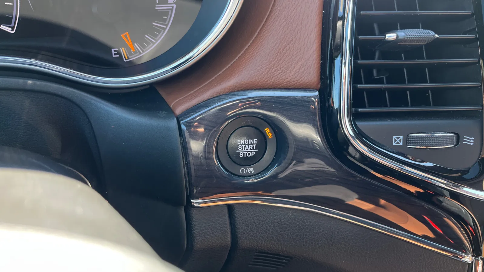 Jeep Grand Cherokee photo 25