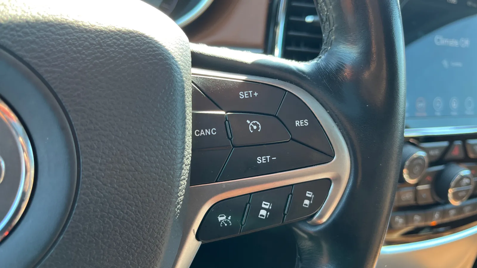 Jeep Grand Cherokee photo 27