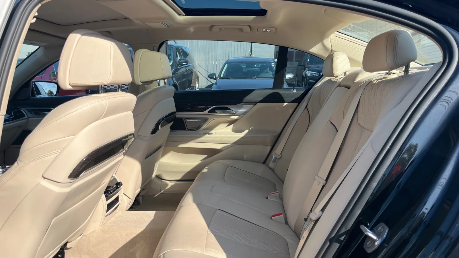 2017 BMW 7 Series 740i - Photo 10