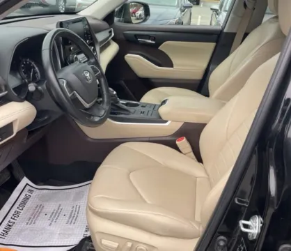 More photos of 2022 Toyota Highlander XLE Sport Utility 4D at Bumble Auto - Elkridge, MD